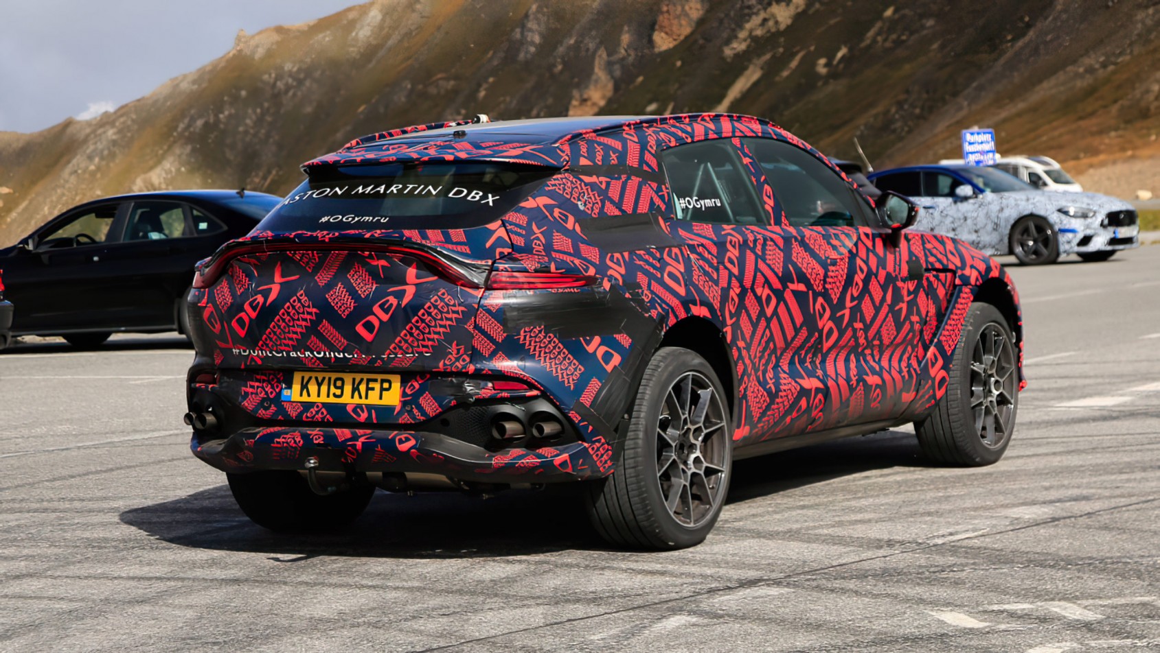 Aston Martin DBX tył auta