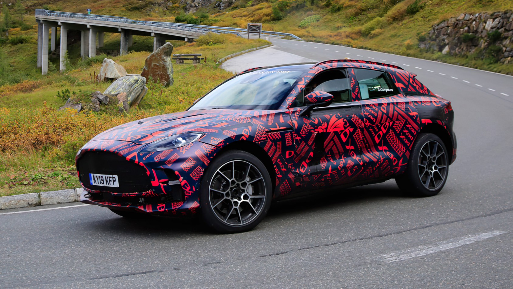 Aston Martin DBX bok auta