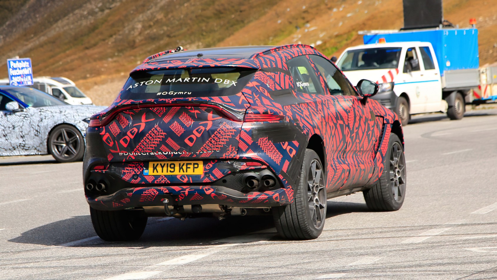 Aston Martin DBX zbliżenie na tył auta