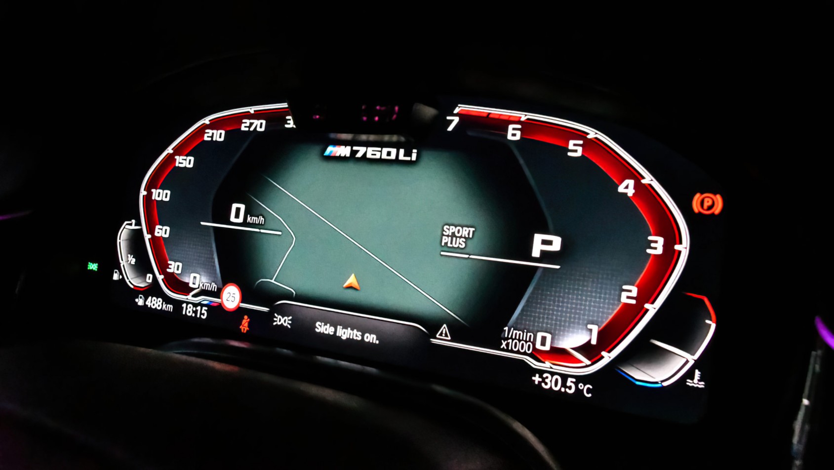 BMW M760Li Final Edition elektroniczne zegary