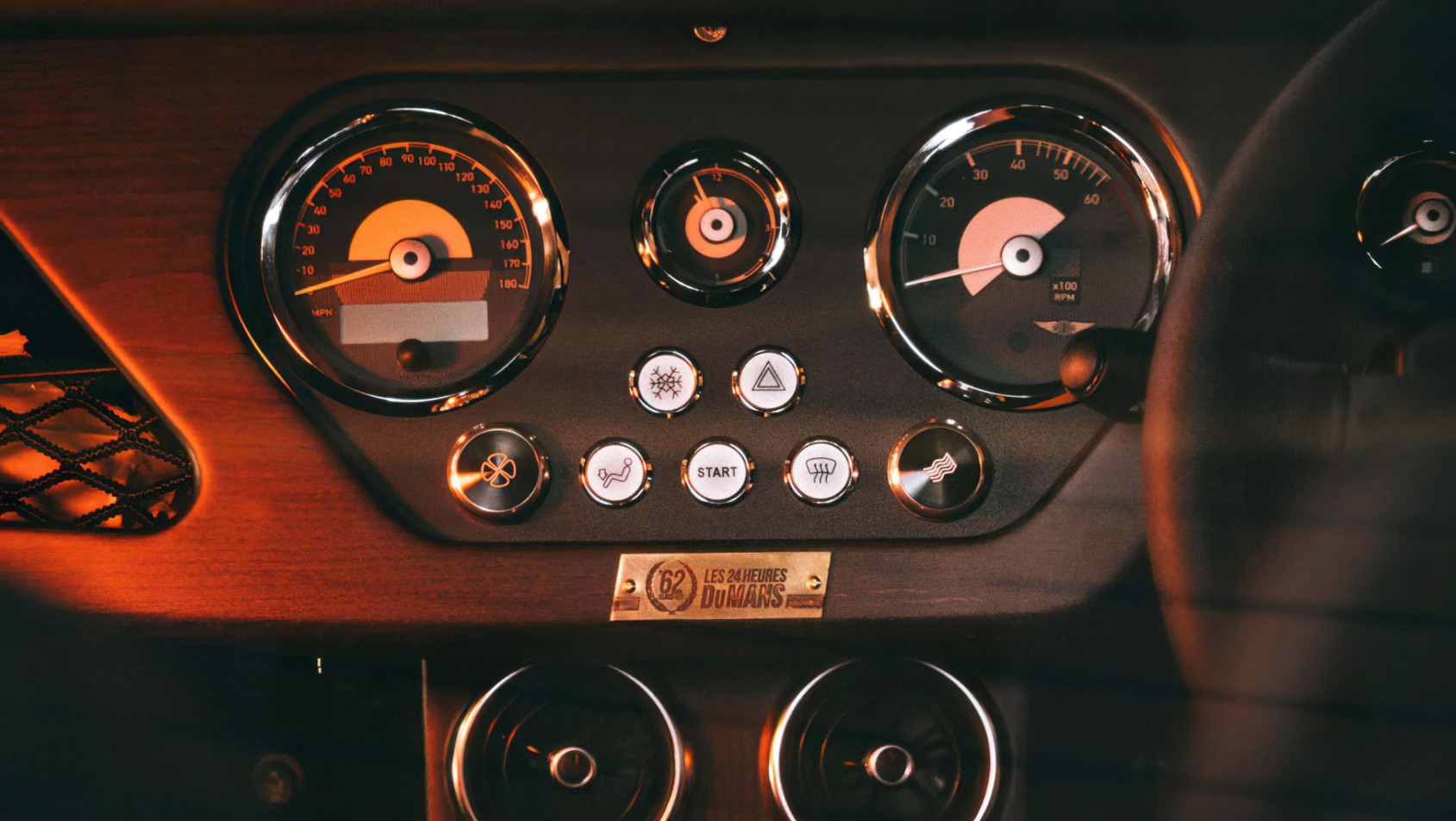 Morgan Plus Four LM62 zegary