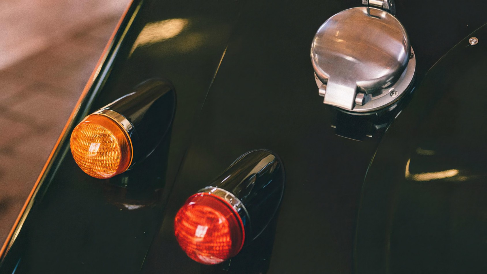 Morgan Plus Four LM62 światła z bliska