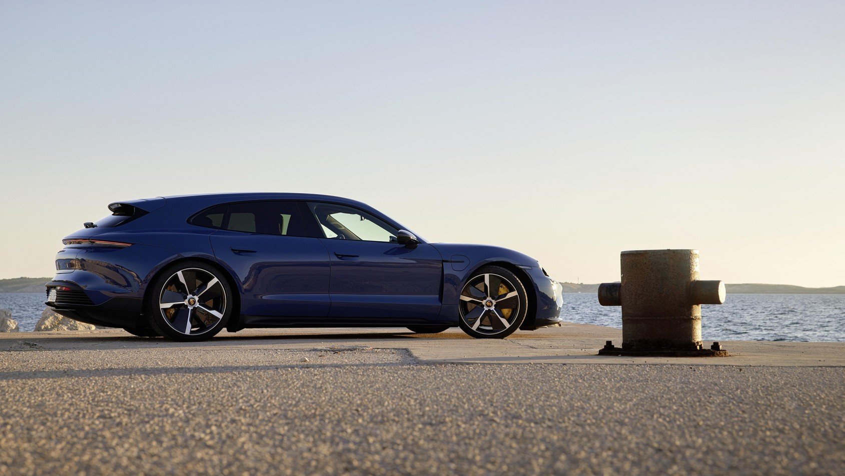 Porsche Taycan Sport Turismo na plaży