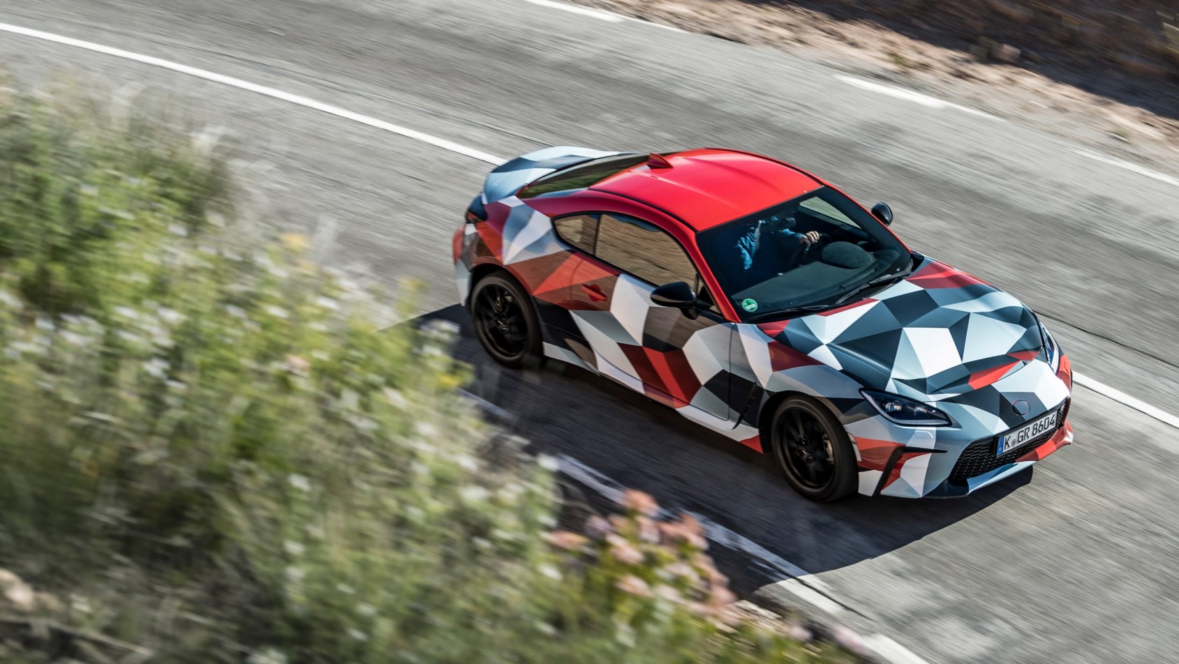 Toyota GR86 na drodze z lotu ptaka