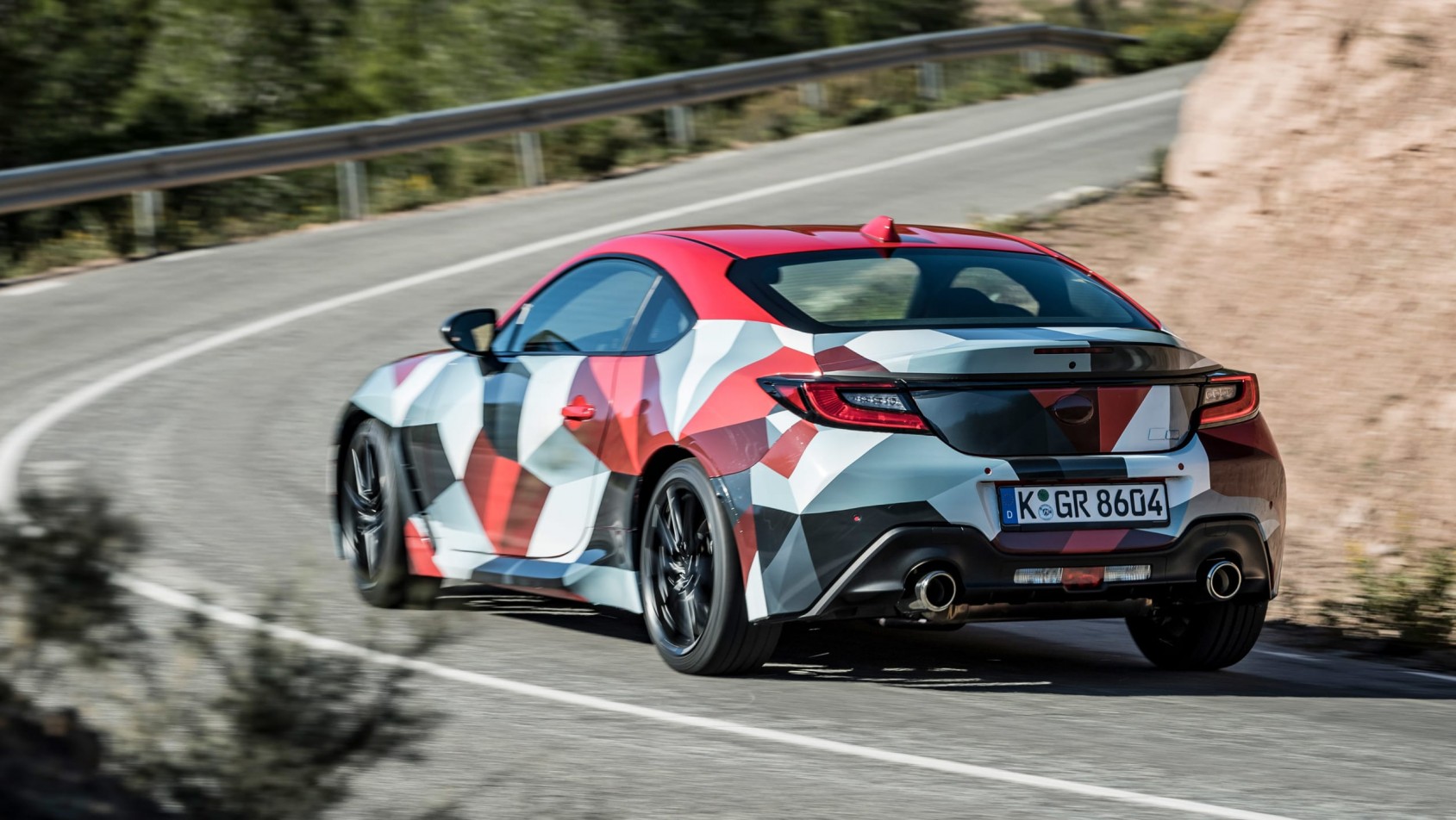 Toyota GR86 przed zakrętem