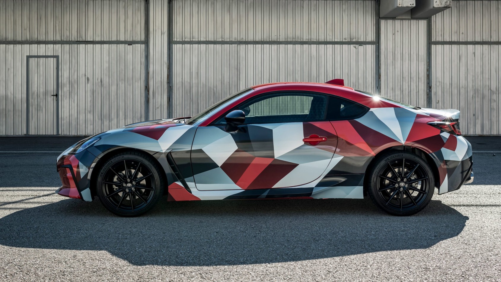 Toyota GR86 sylwetka bok