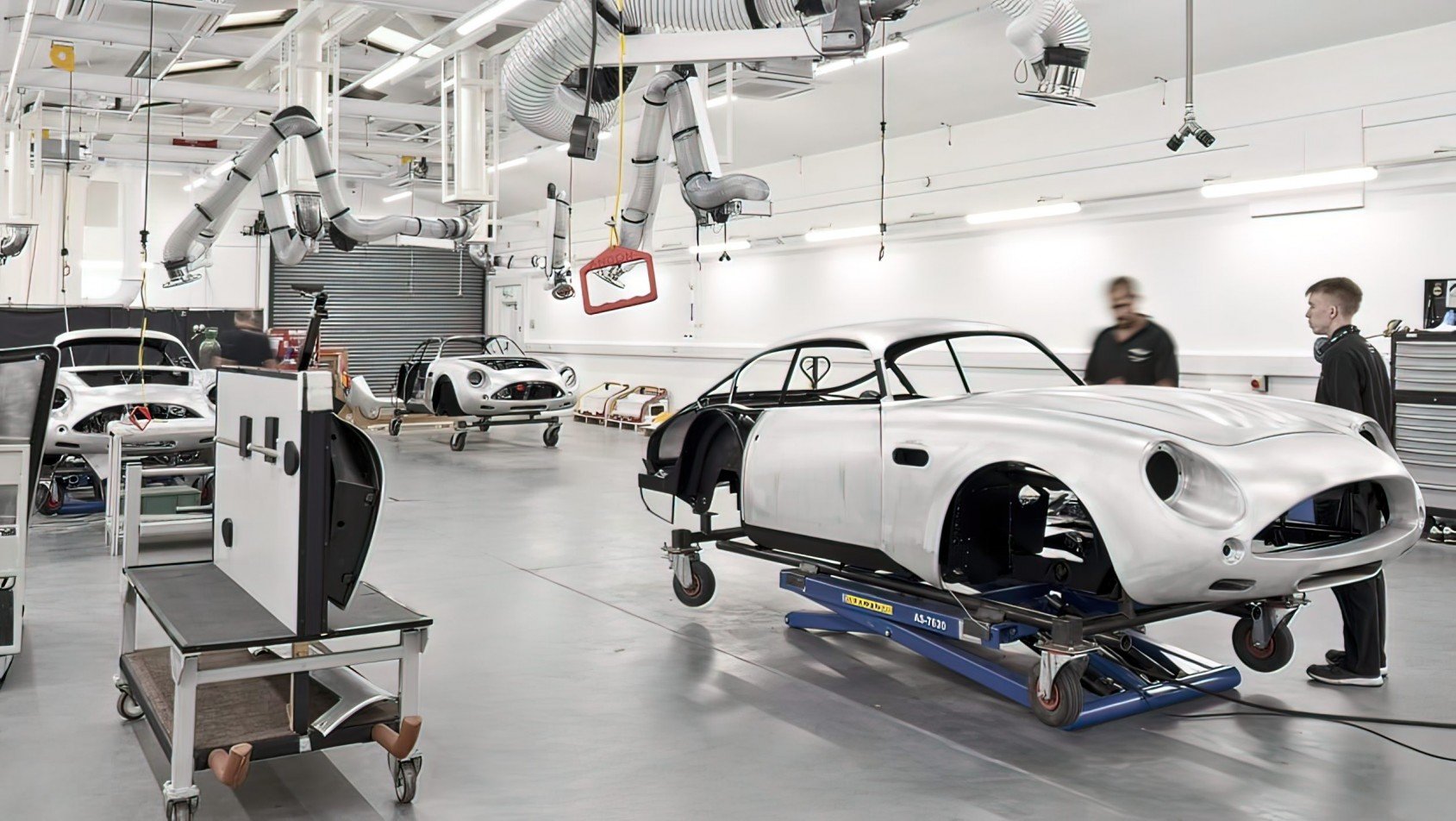 aston-martin-db4gt-zagato-buildnewport-pagnell11-jpg