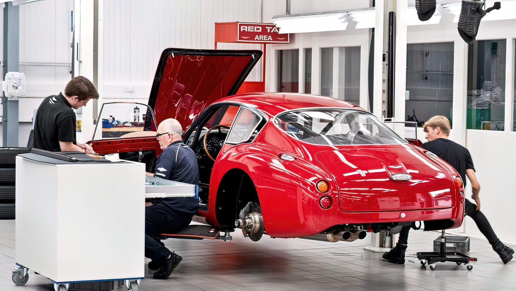 Aston Martin DB4 GT Zagato Continuation