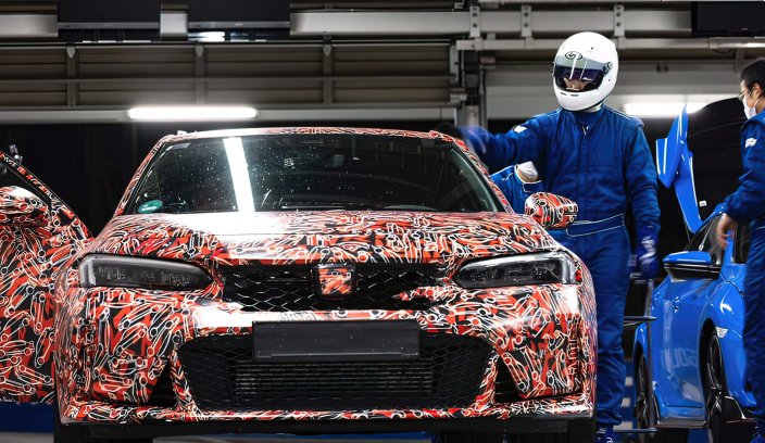 Honda Civic Type R w kamuflażu na torze Suzuka