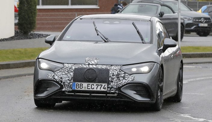 Mercedes EQE-53 przód