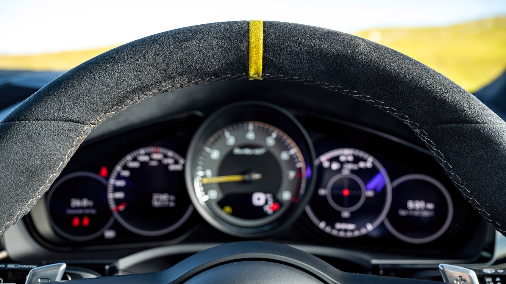 Porsche Cayenne Coupe Turbo GT kierownica z alkantary i sportowe zegary