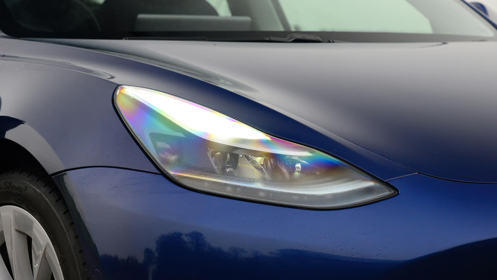 Tesla model 3 przedni reflektor