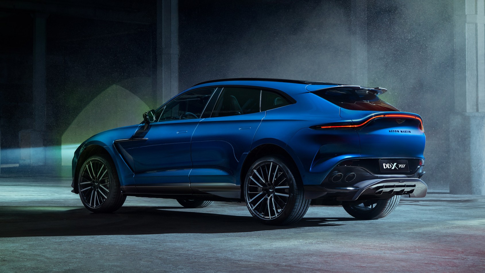 Aston Martin DBX707 - tył