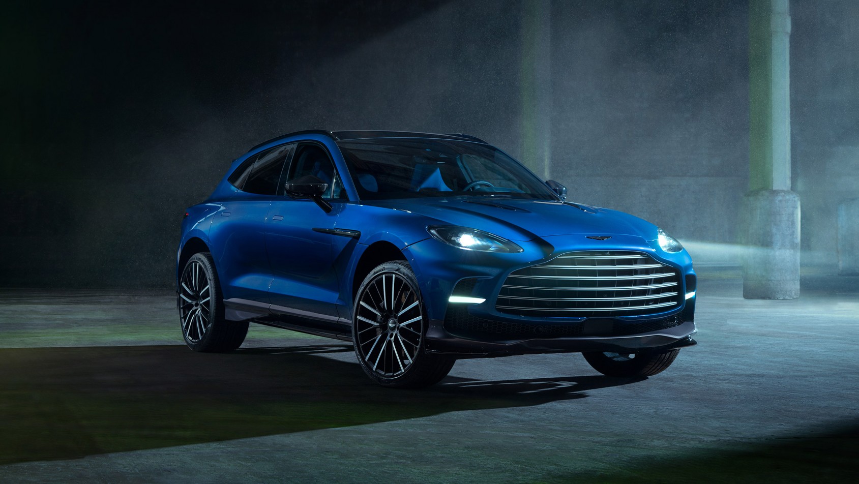 Aston Martin DBX707 - front