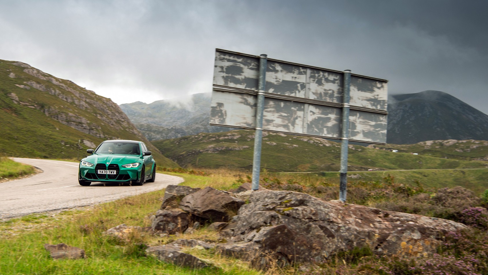 BMW M3 Competition - na tle krajobrazu