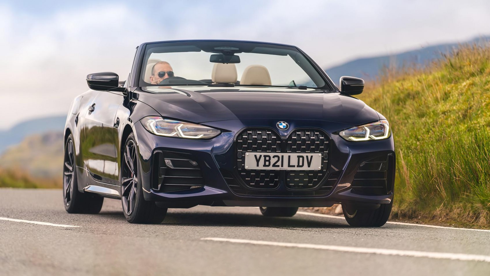 BMW M440i z otwartym dachem