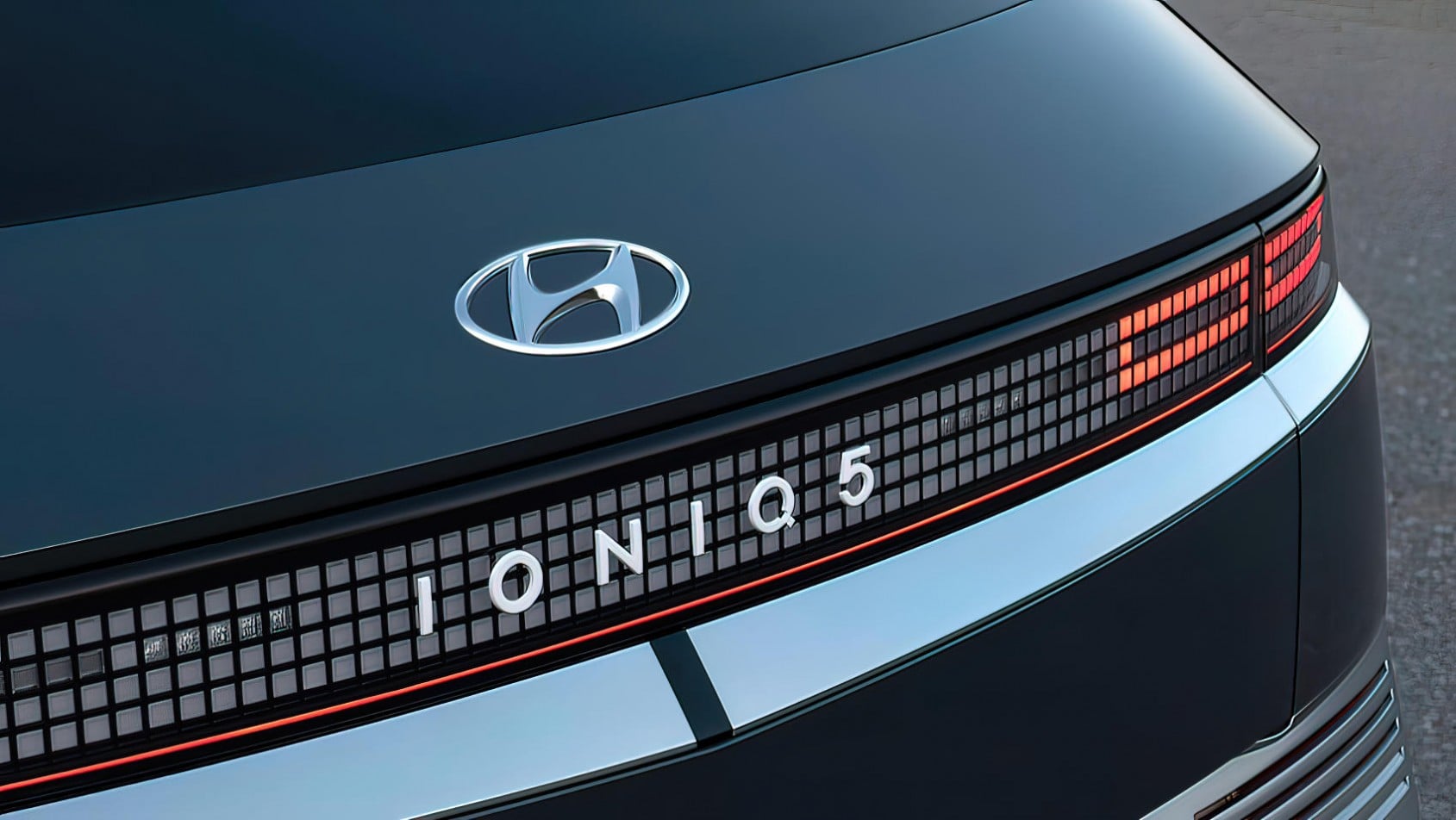Hyundai Ioniq 5 znaczek tył