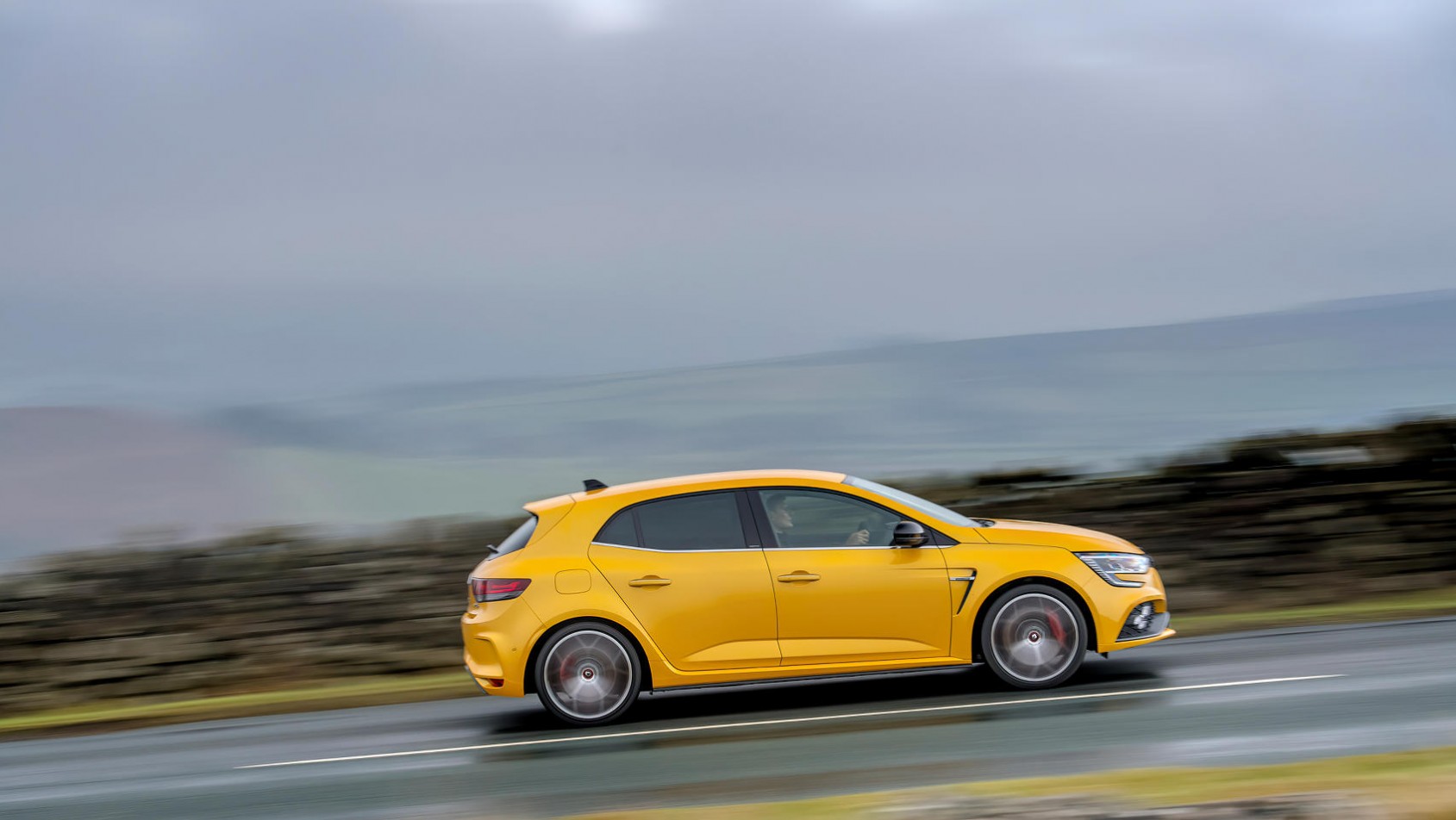 Renault MeganeRS Trophy na wzniesieniu