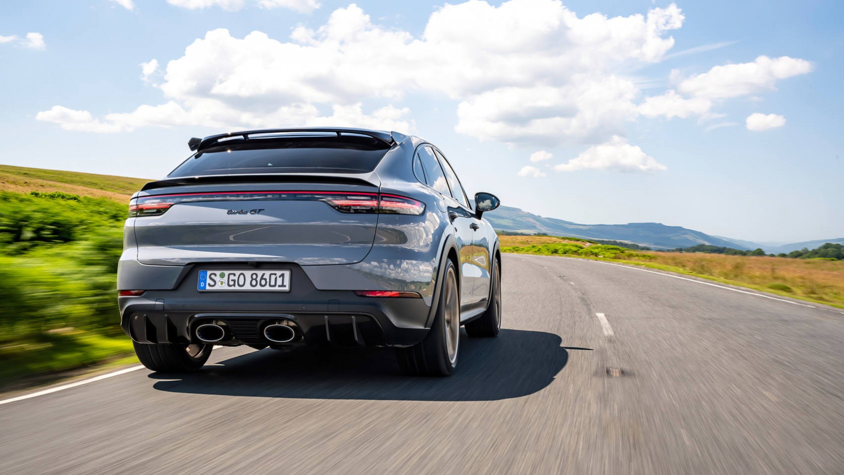 Porsche Cayenne Turbo GT w promieniach słońca