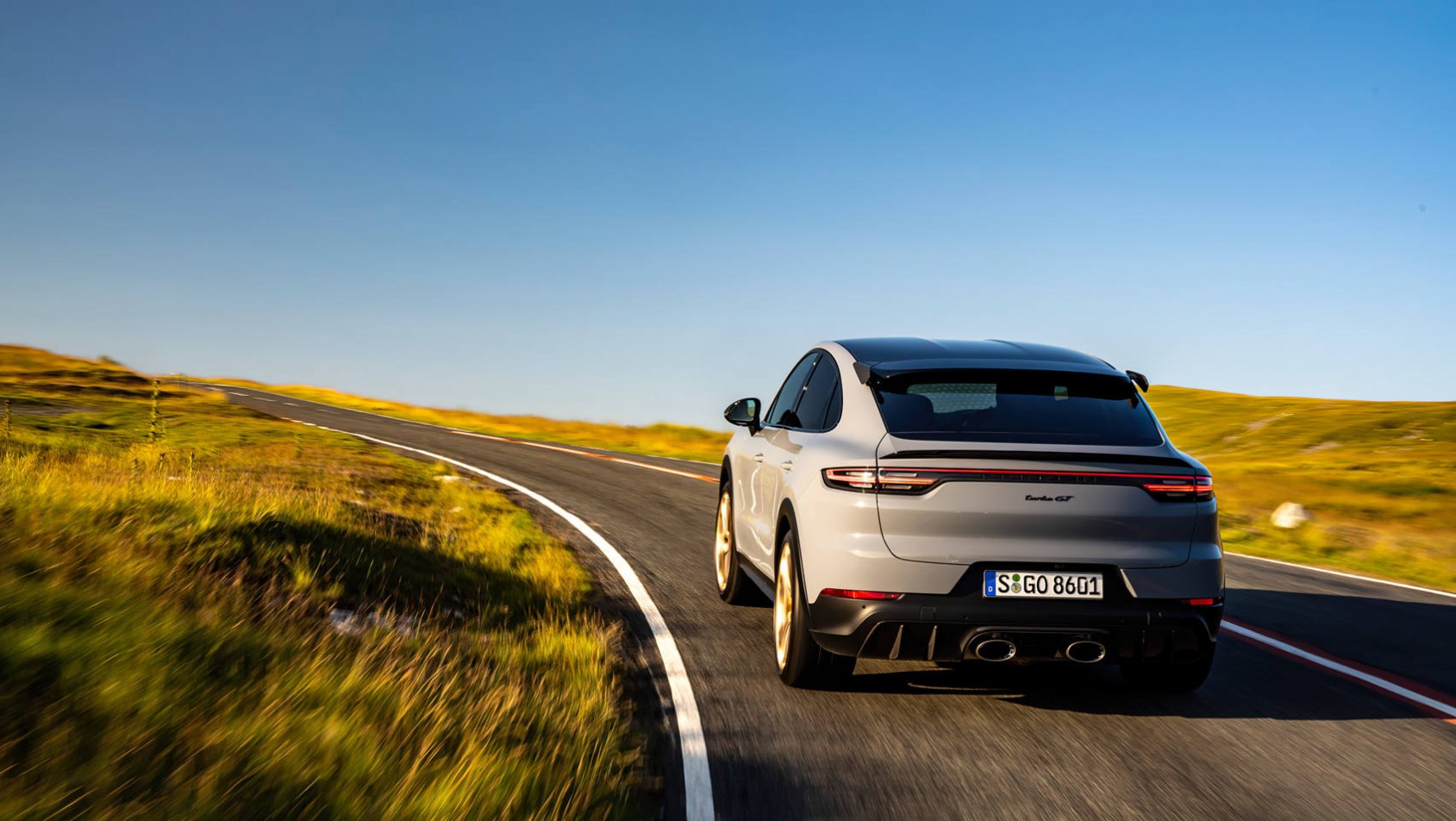 Porsche Cayenne Turbo GT na zakręcie