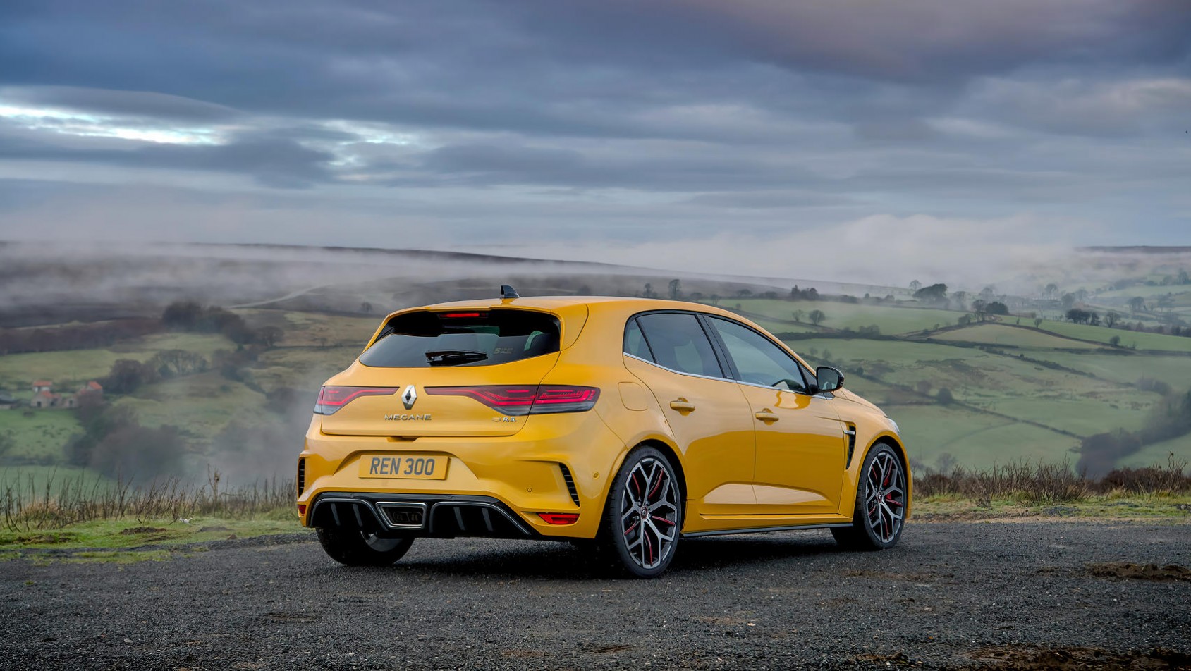 Renault Megane RS Trophy z krajobrazem