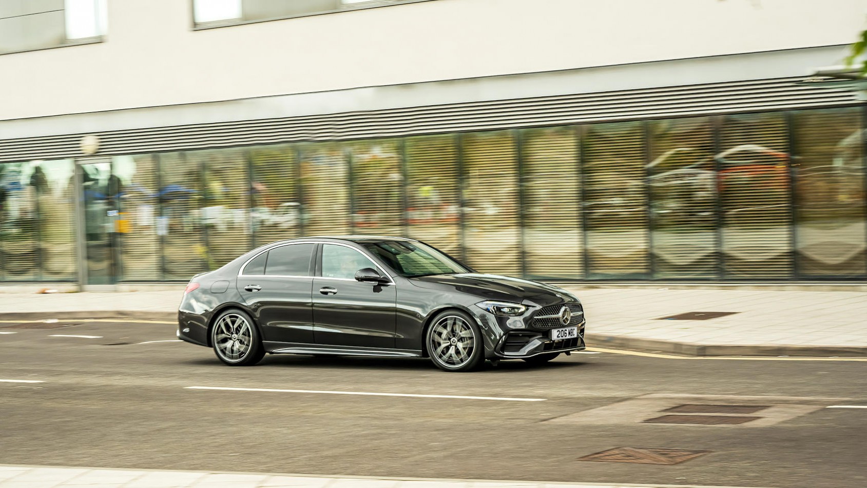 Mercedes C300 w mieście C-klasa