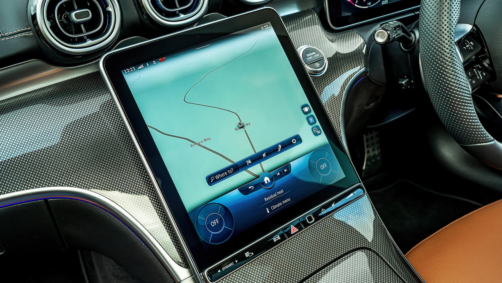 Mercedes C300 nawigacja kokpit centralny