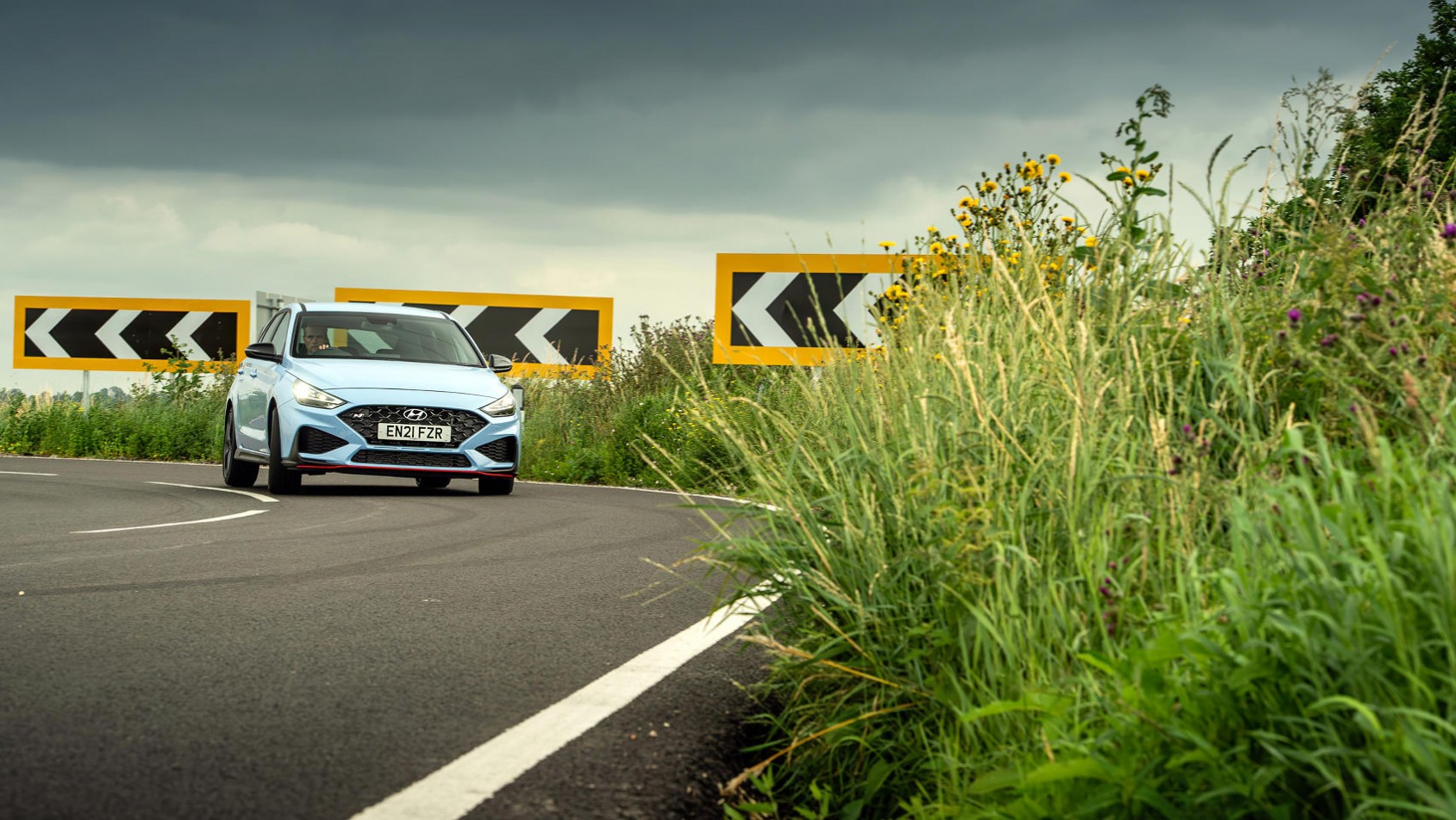 Hyundai-i30-N wychodzi z zakrętu