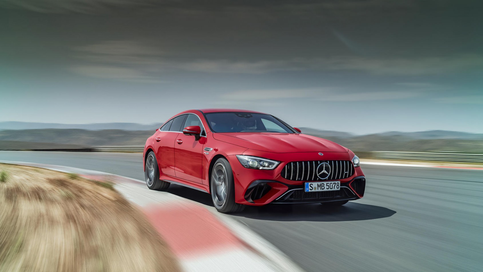 Mercedes-AMG GT63 S model 2022 z przodu