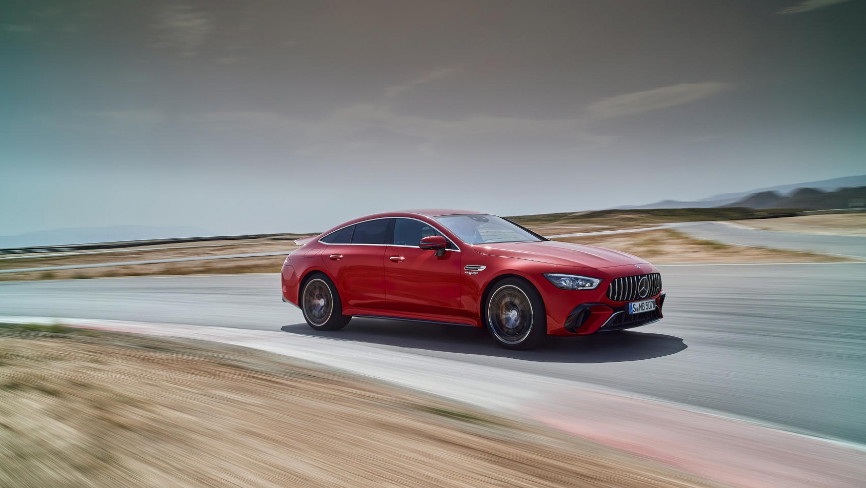 Mercedes-AMG GT63 S model 2022 sylwetka z boku