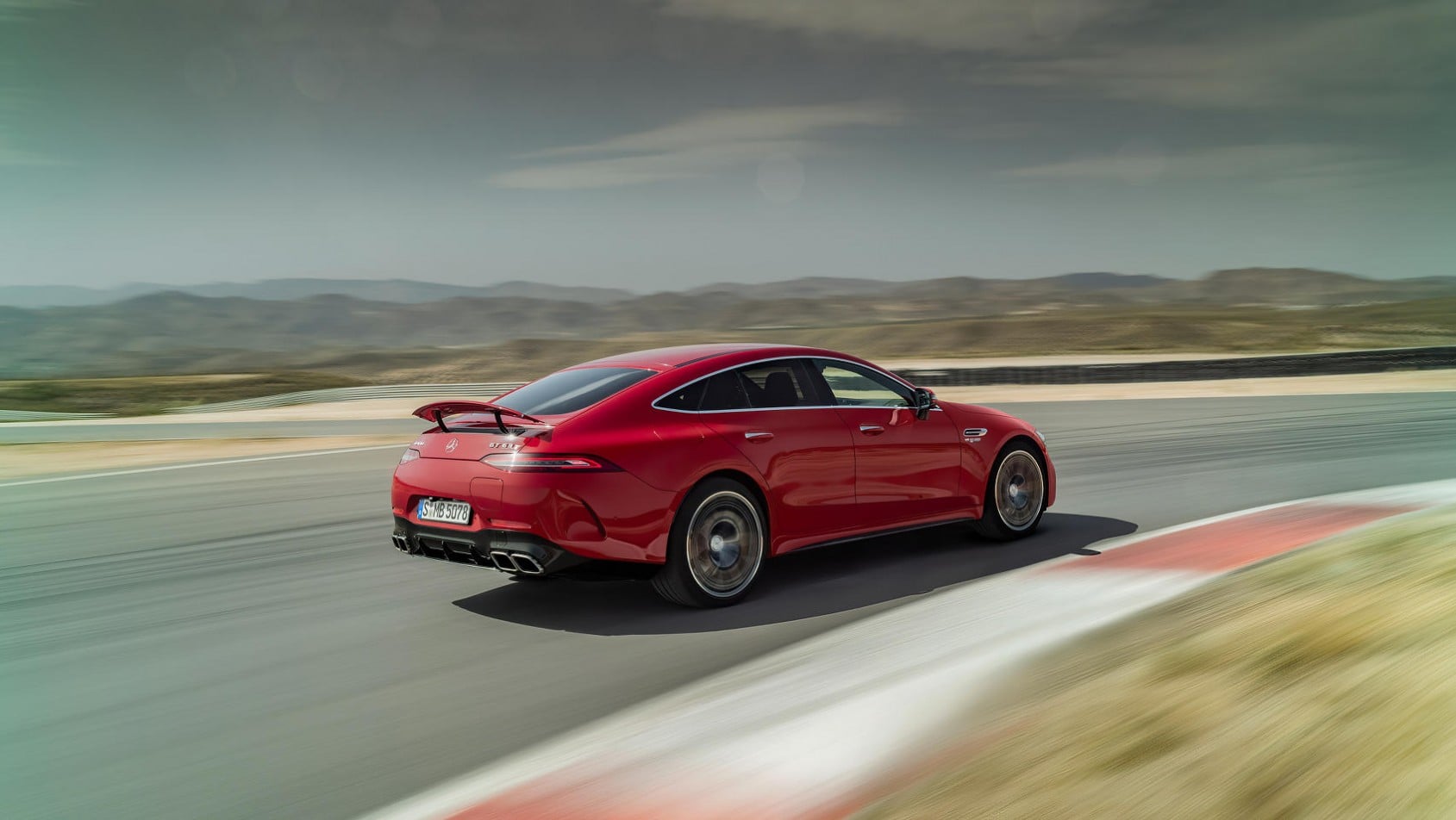 Mercedes-AMG GT63 S model 2022 czerwony