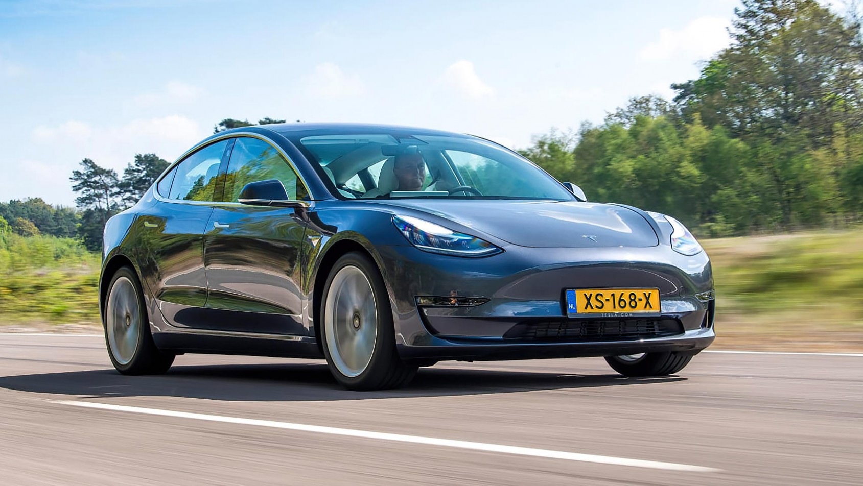 Tesla-Model-3 w ruchu