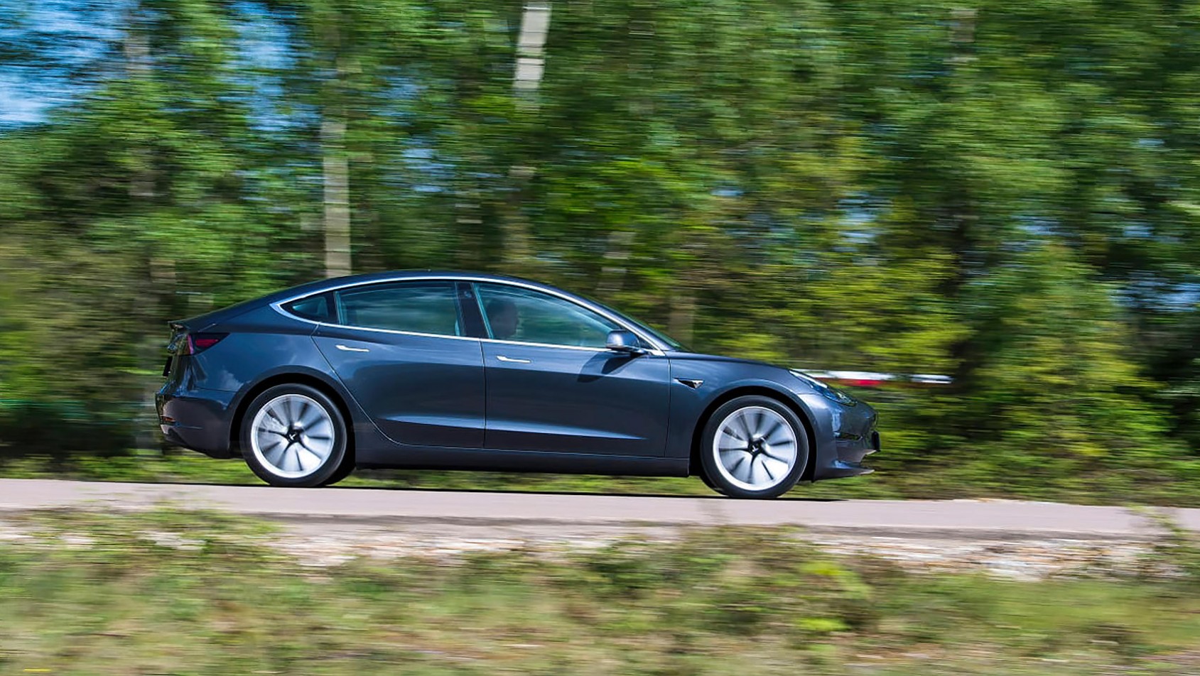 Tesla-Model-3 jazda z górki