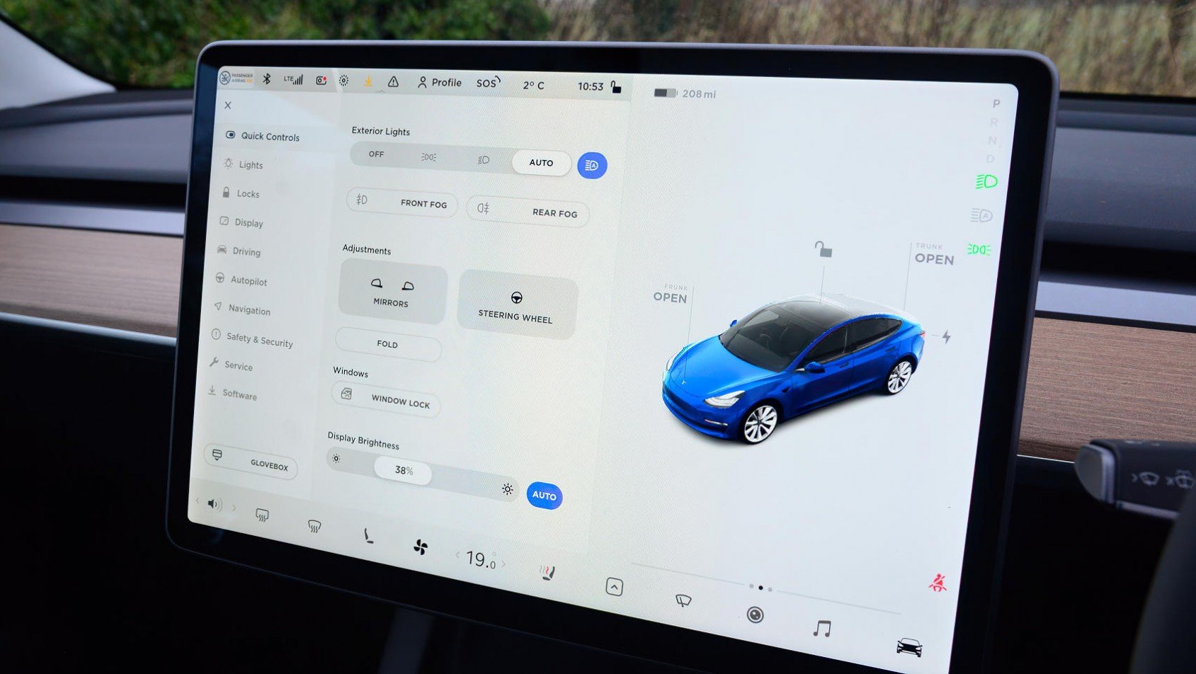 Tesla model 3 kokpit centralny