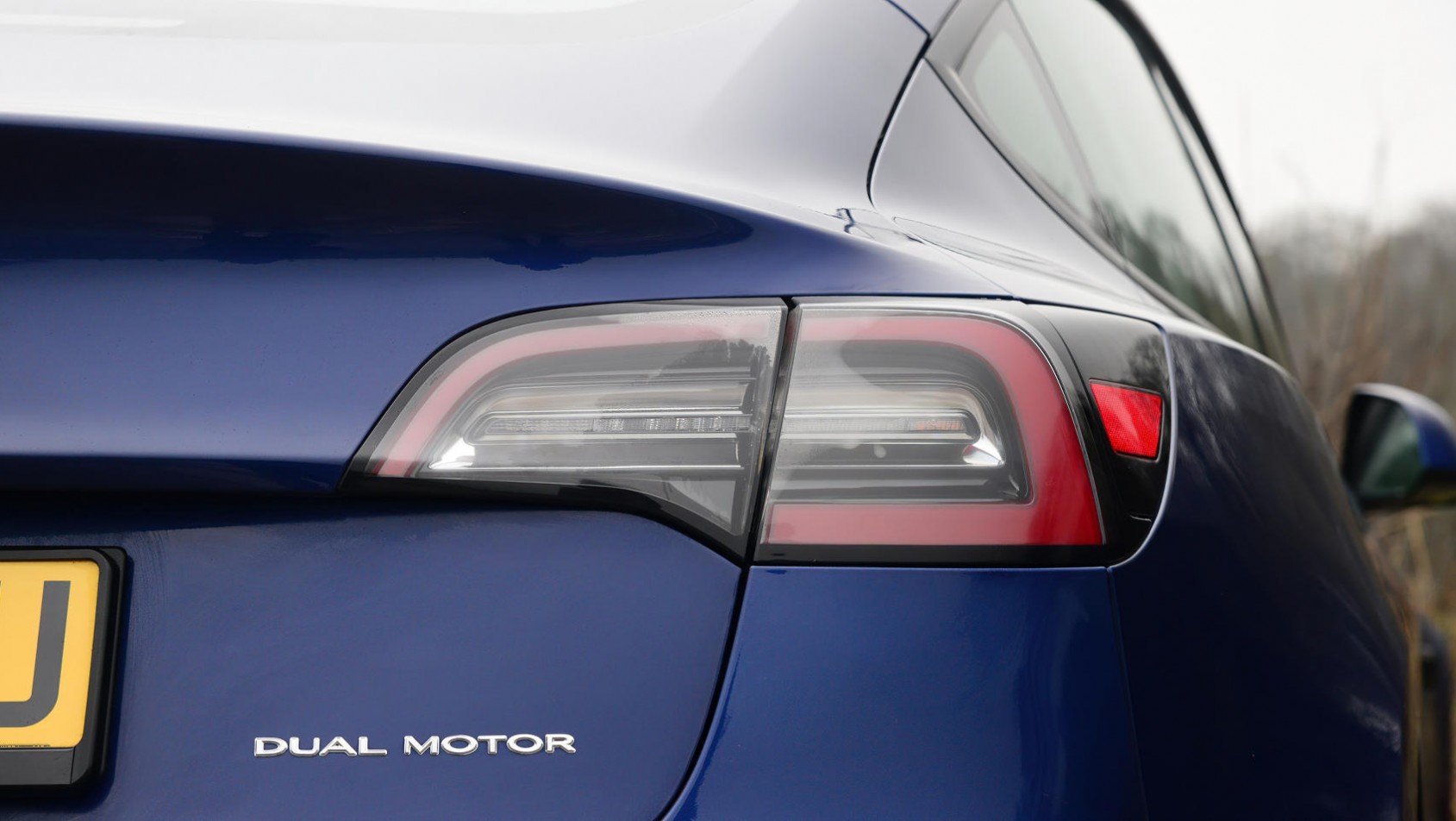 Tesla model 3 tylny reflektor