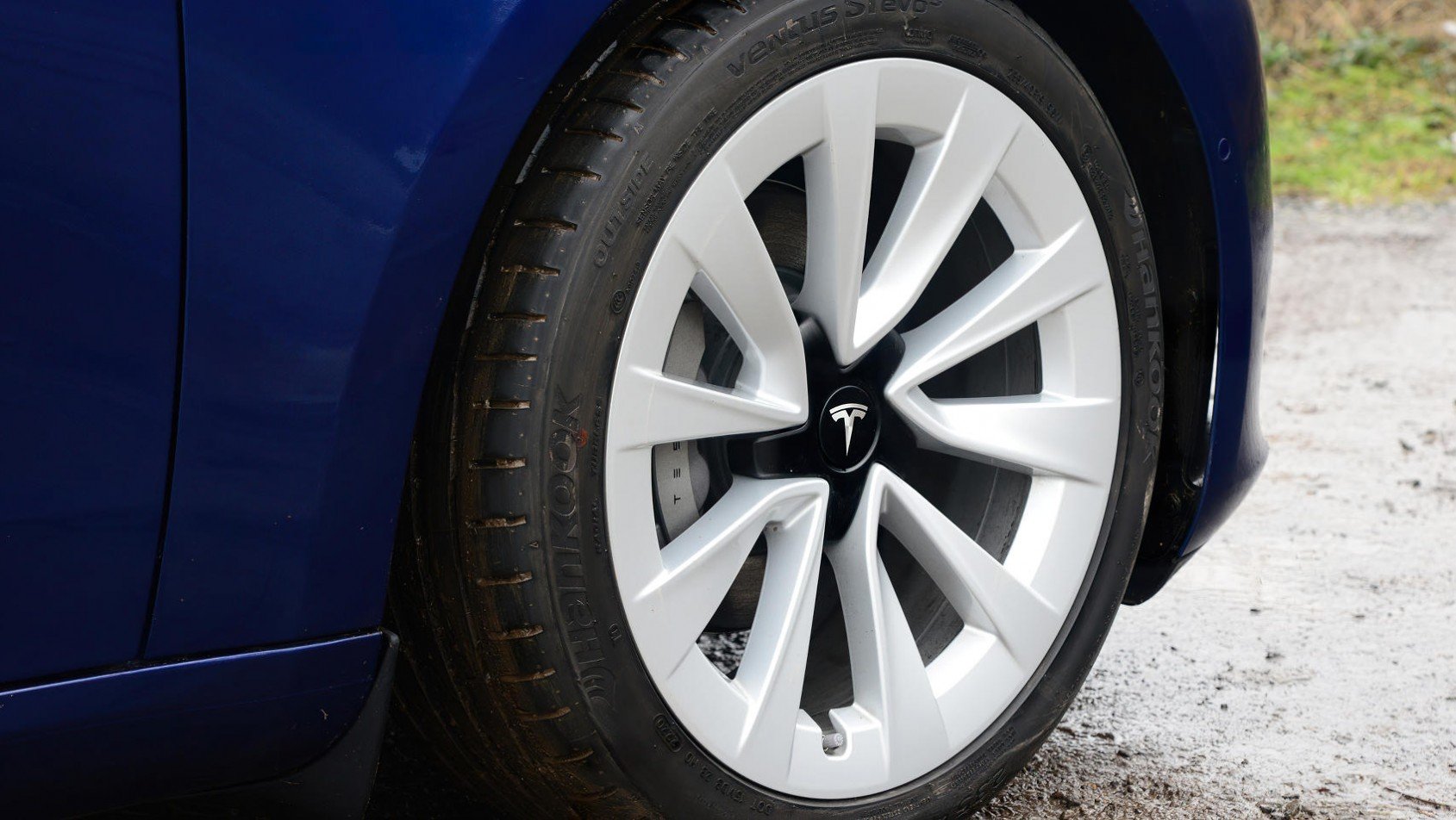 Tesla model 3 felgi, opony Hankook