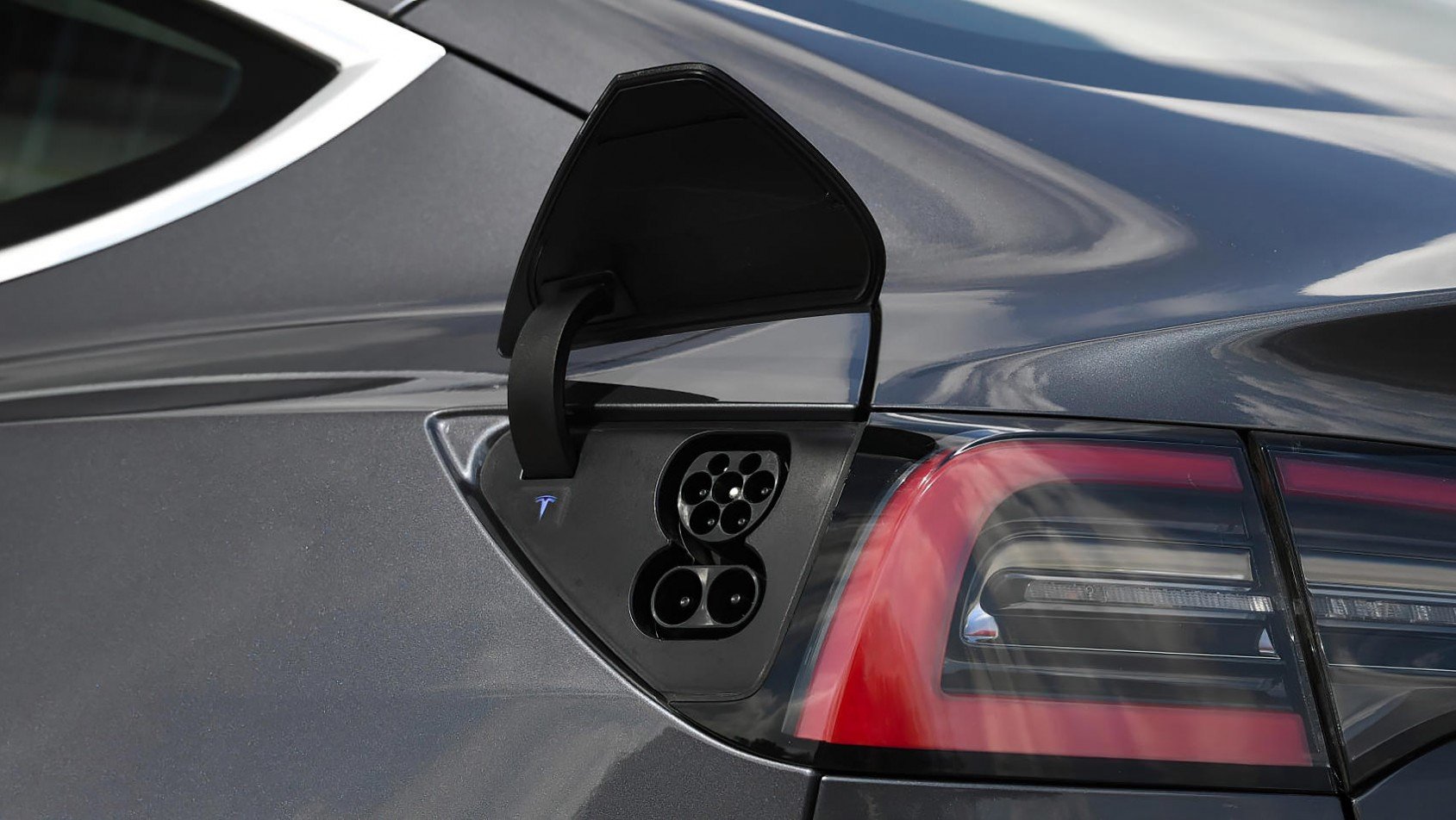 Tesla model 3 gniazdo ładowania