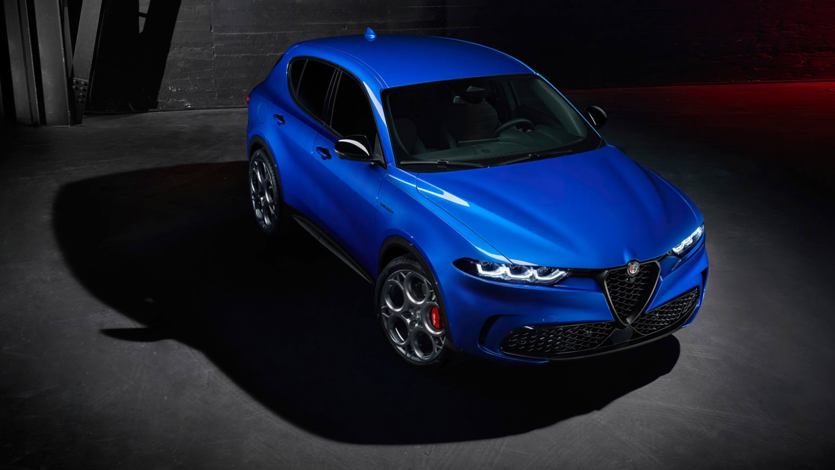 Alfa Romeo Tonale front w studiu