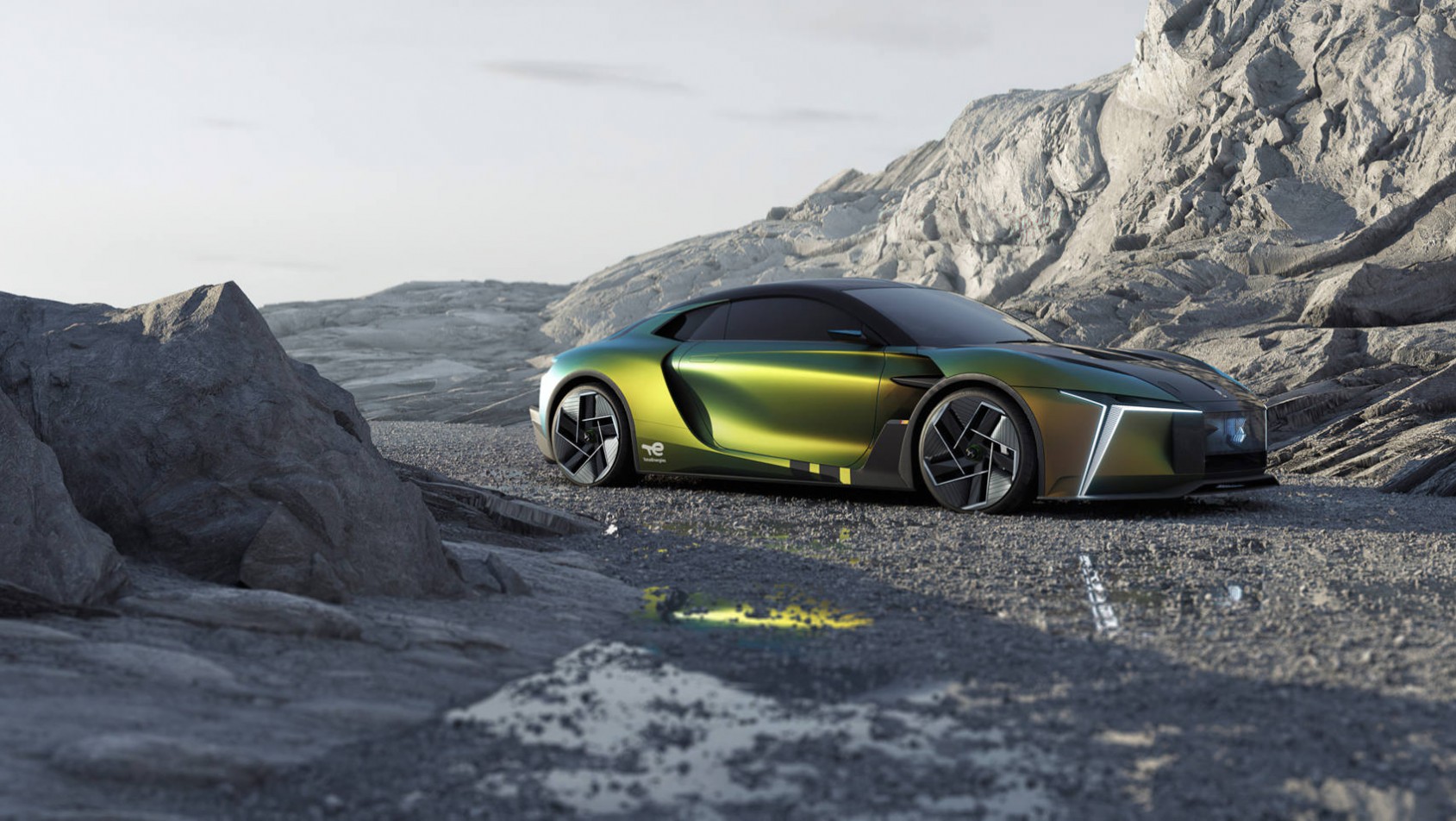 DS E-Tense Performance wsród skał