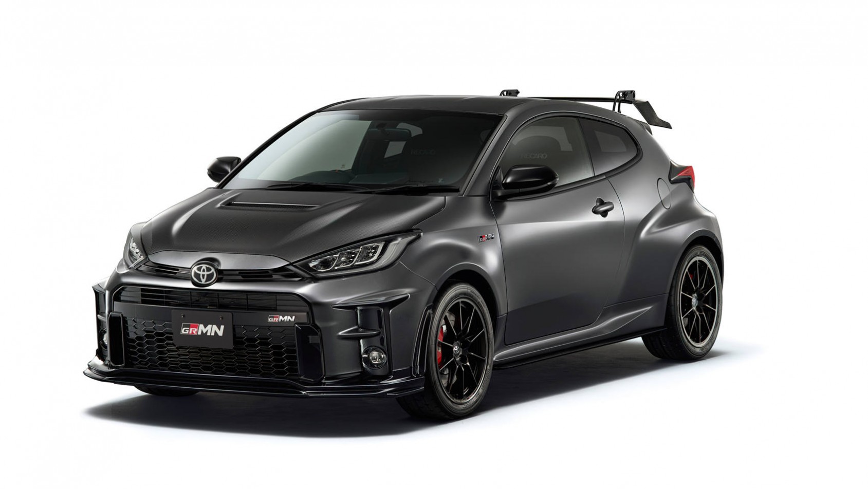 Toyota Yaris GRMN na białym tle