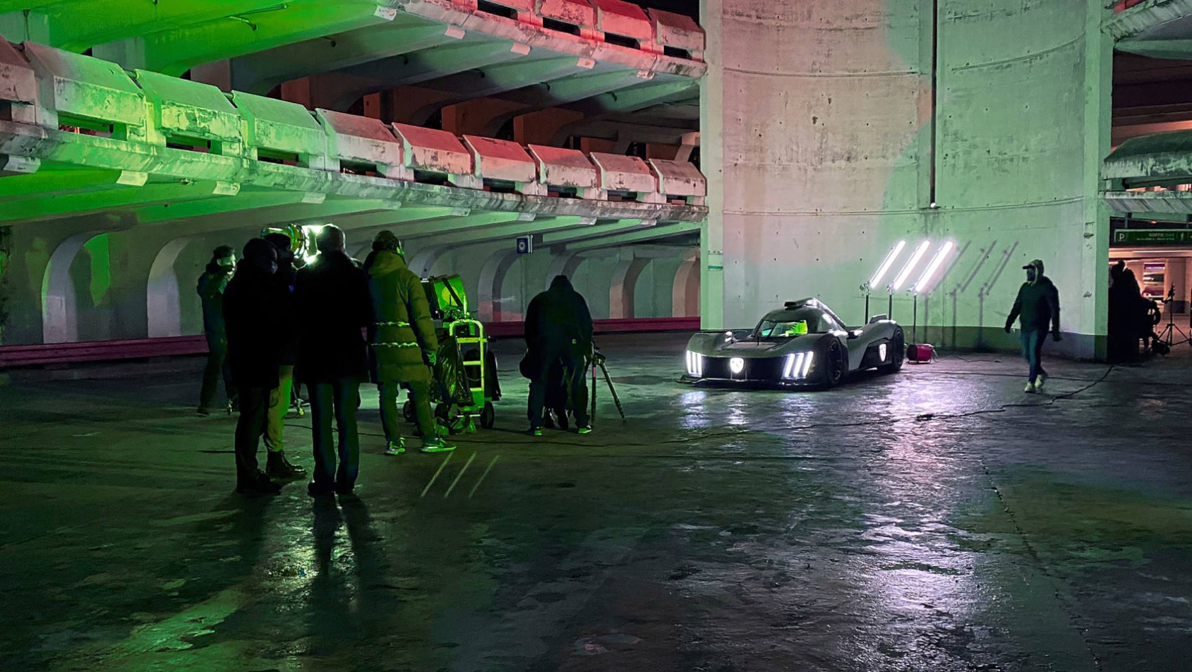 Peugeot 9X8 Le Mans Hypercar sesja zdjęciowa trwa