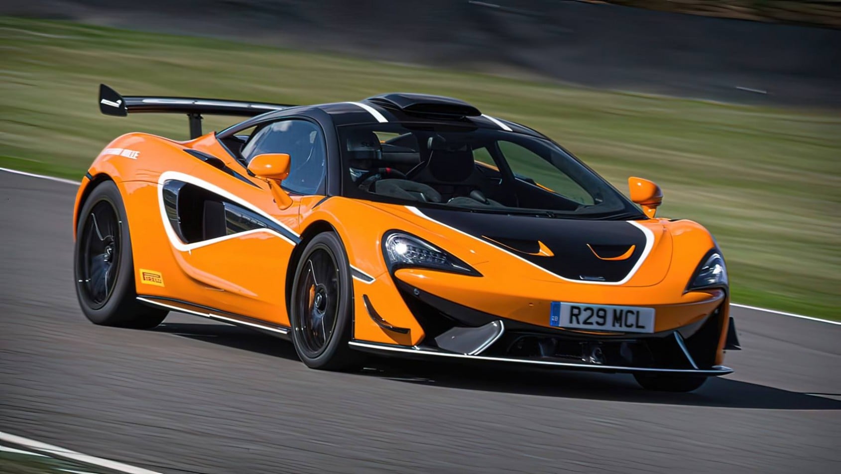 McLaren 620R na torze