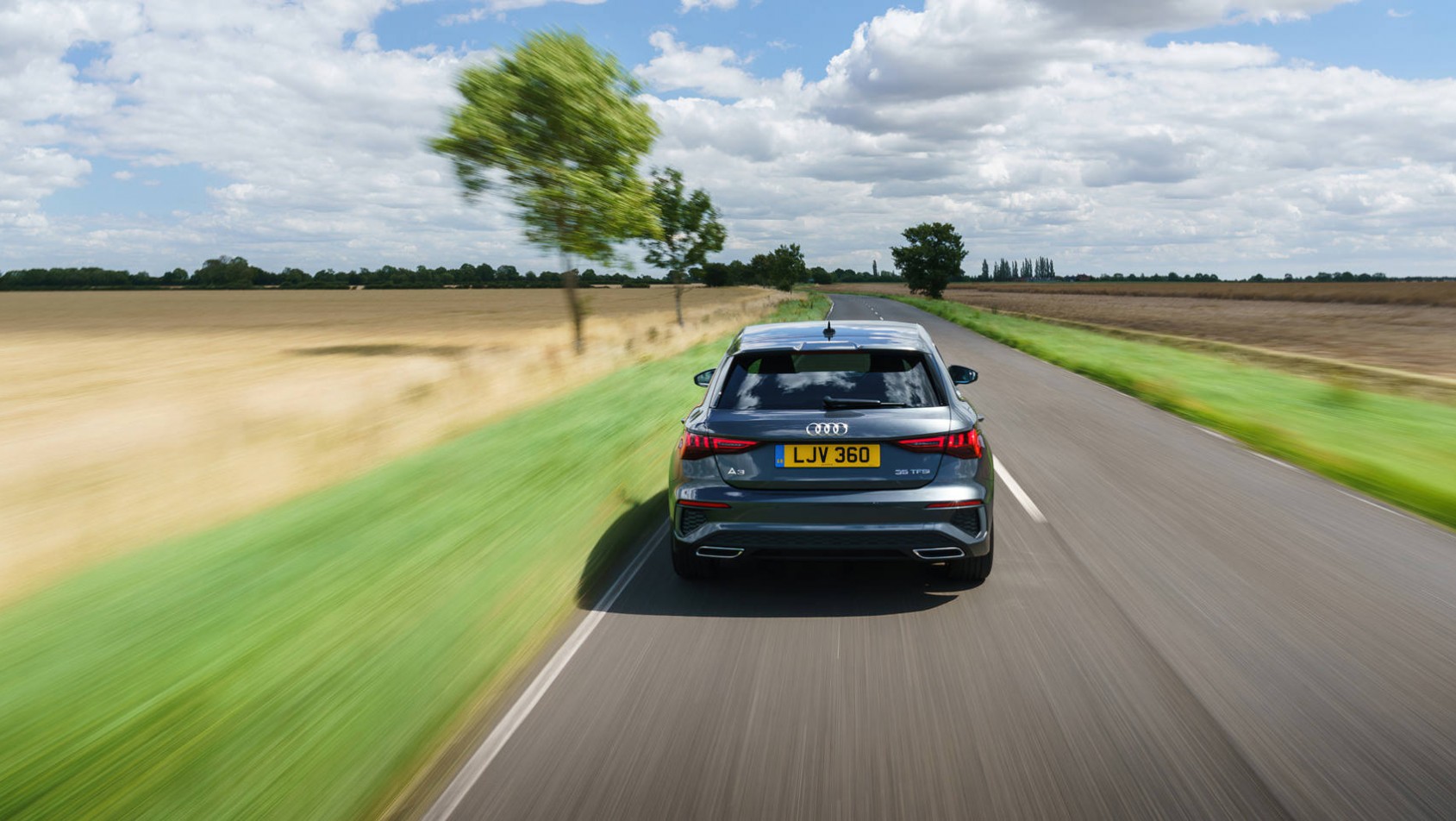 Nowe Audi A3 i rozmyte tło od prędkości