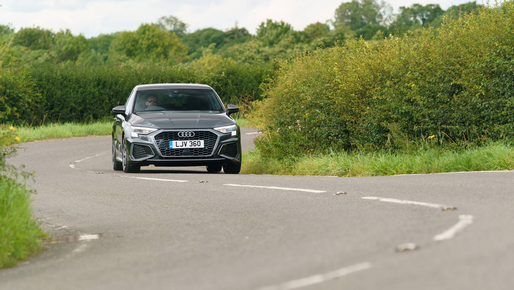 Nowe Audi A3 pokonuje zakręty