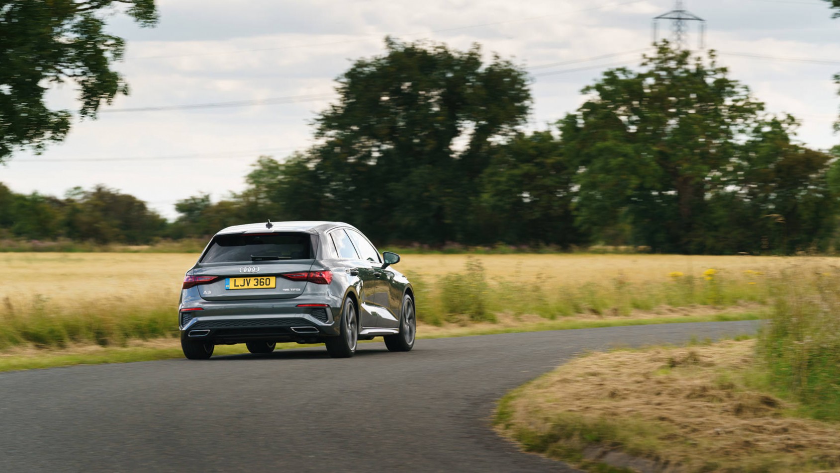 Nowe Audi A3 wchodzi w zakręt