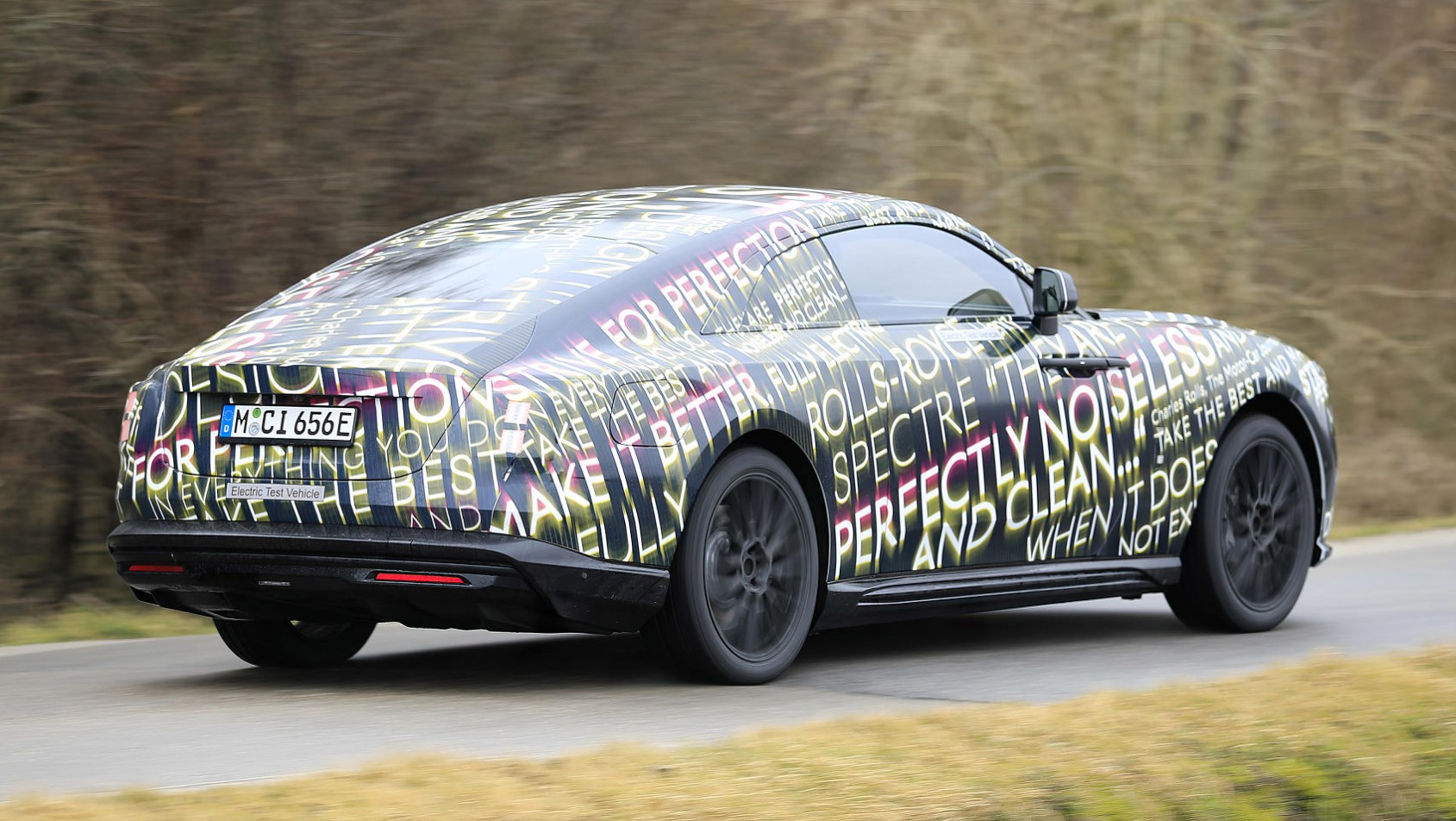 Rolls-Royce Spectre w oryginalnym kamuflażu