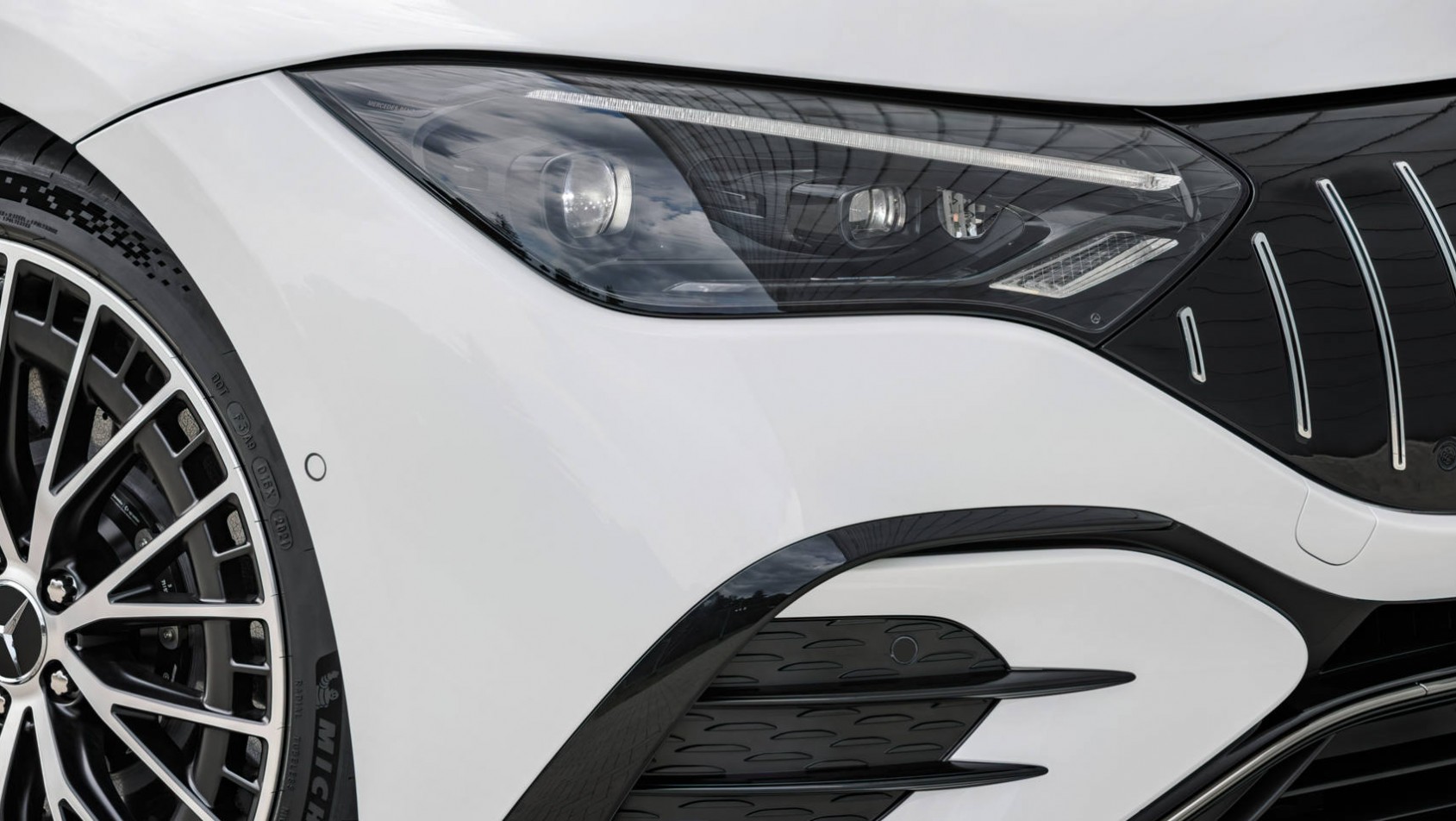 felga i reflektor Mercedesa EQE