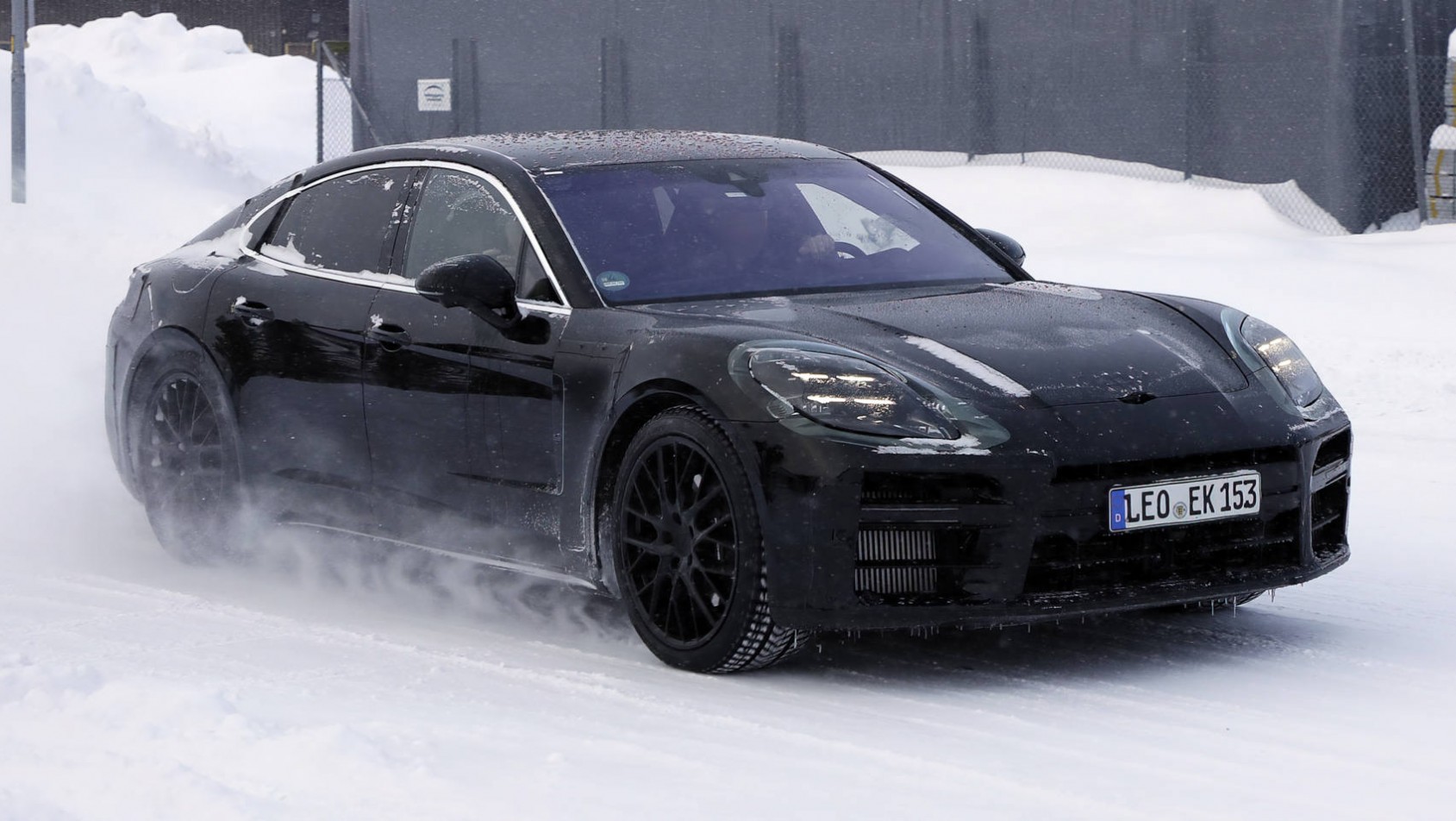 Nowe Porsche Panamera testowane na śniegu