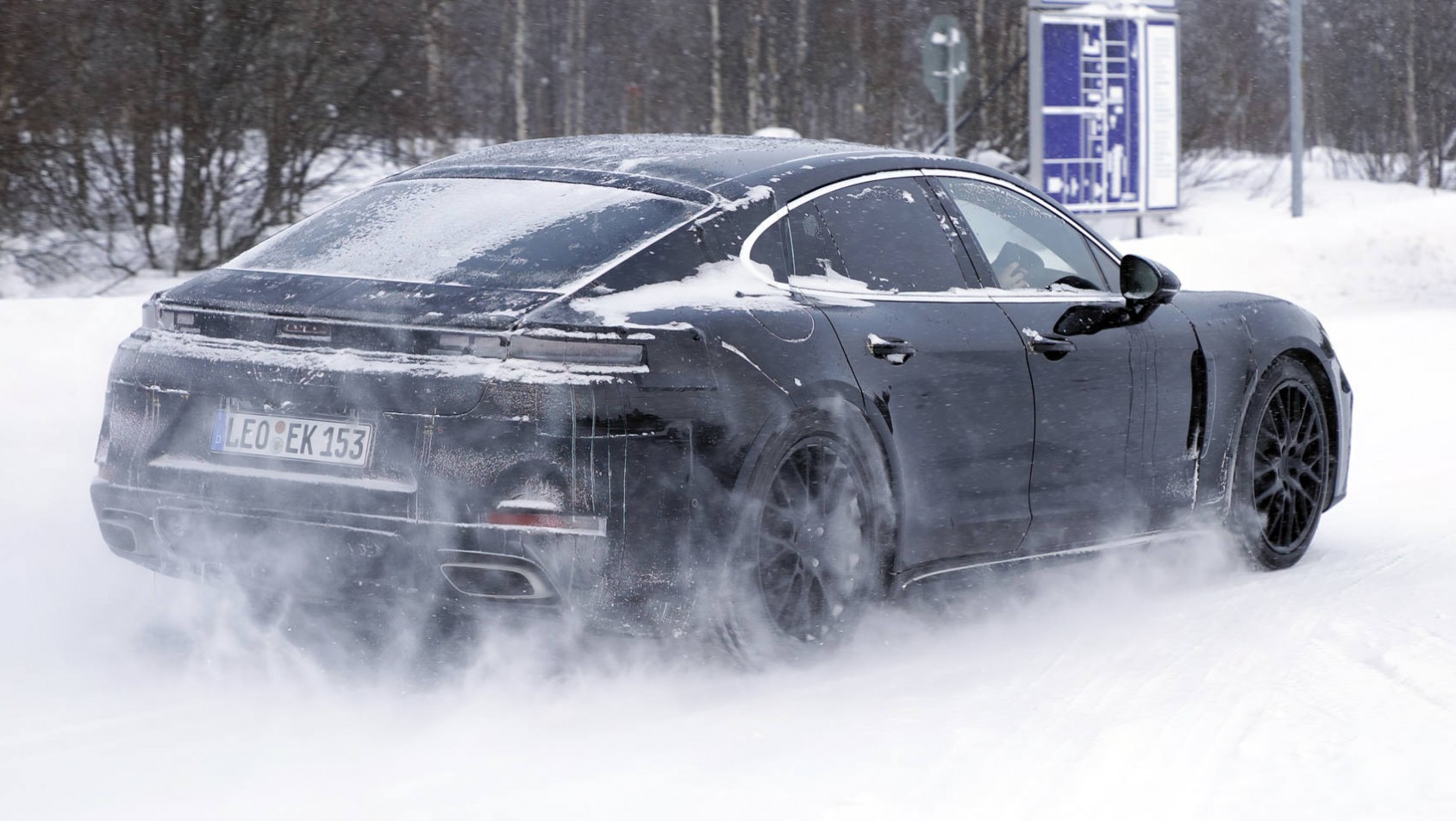 Nowe Porsche Panamera tył auta