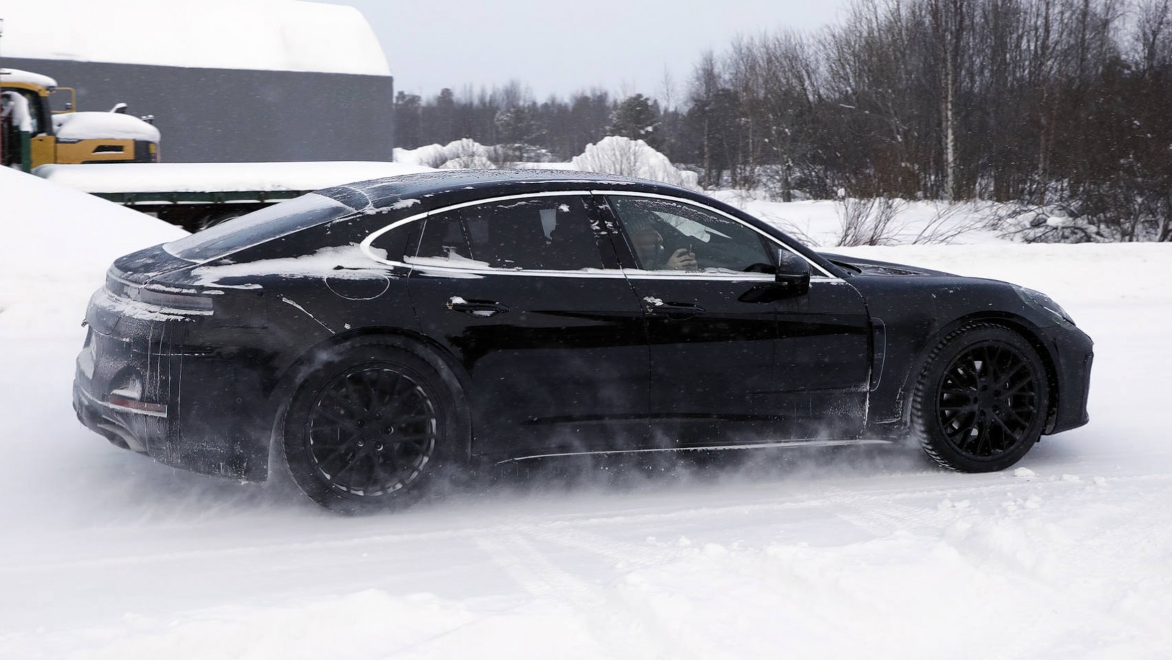 Nowe Porsche Panamera testowane w warunkach zimowych